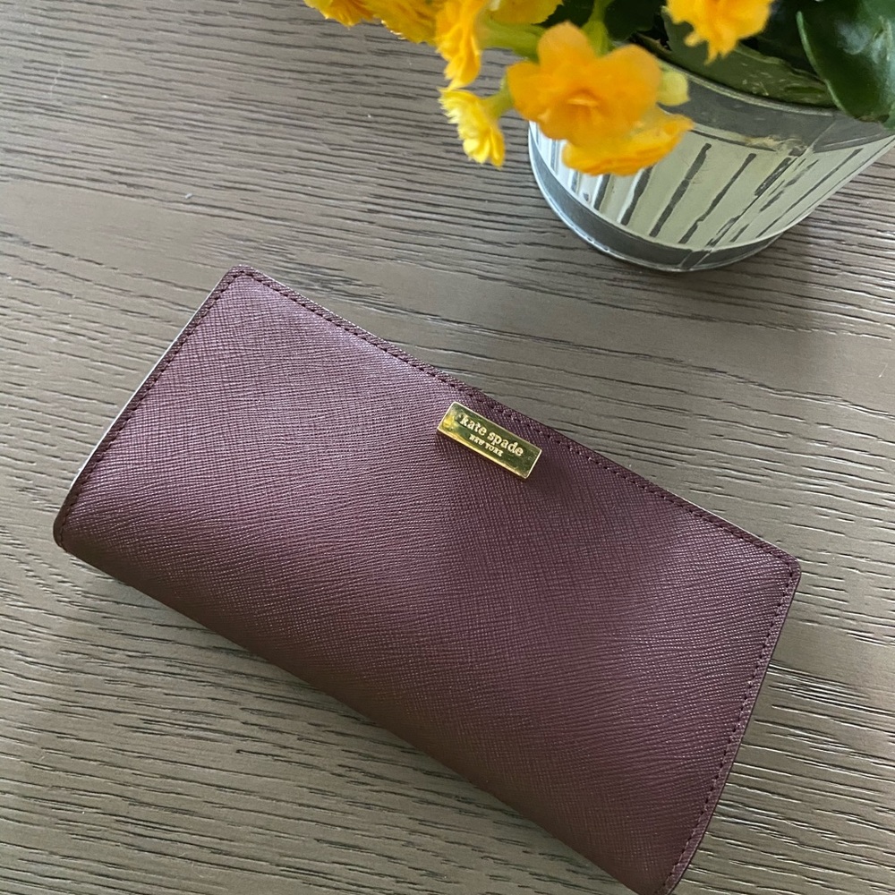 Kate Spade burgundy wallet great condition